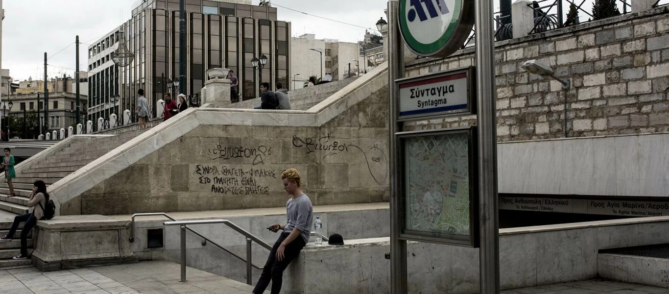 Απίστευτη «μάνα» - Ξέχασε το καρότσι με το μωρό της στο σταθμό Συντάγματος και η ίδια πήγε στο Μοναστηράκι!